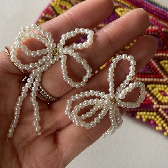 Luxe Faux Pearl Romantic Bow Earrings - Picture 8 of 9